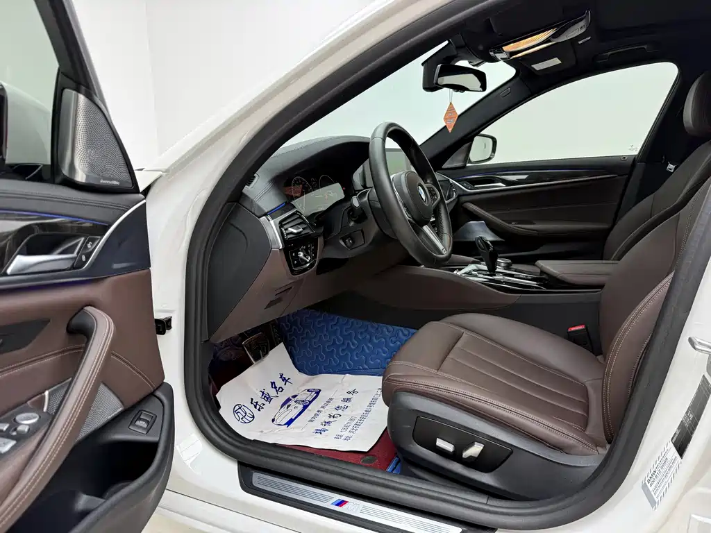 BMW 5 Series — миниатюра 15