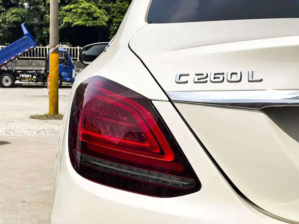 Mercedes-Benz C-Class — миниатюра 6