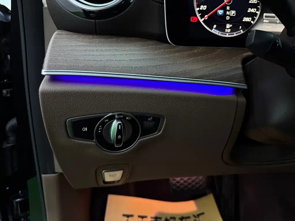 Mercedes-Benz E-Class — миниатюра 17