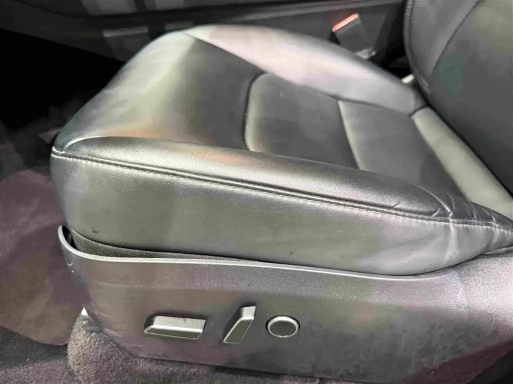 Tesla Model Y — миниатюра 22