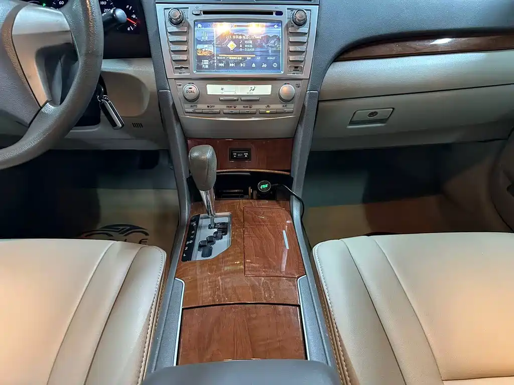 Toyota Camry — миниатюра 12