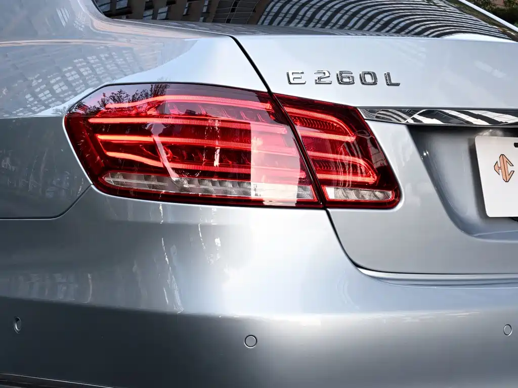 Mercedes-Benz E-Class — миниатюра 14
