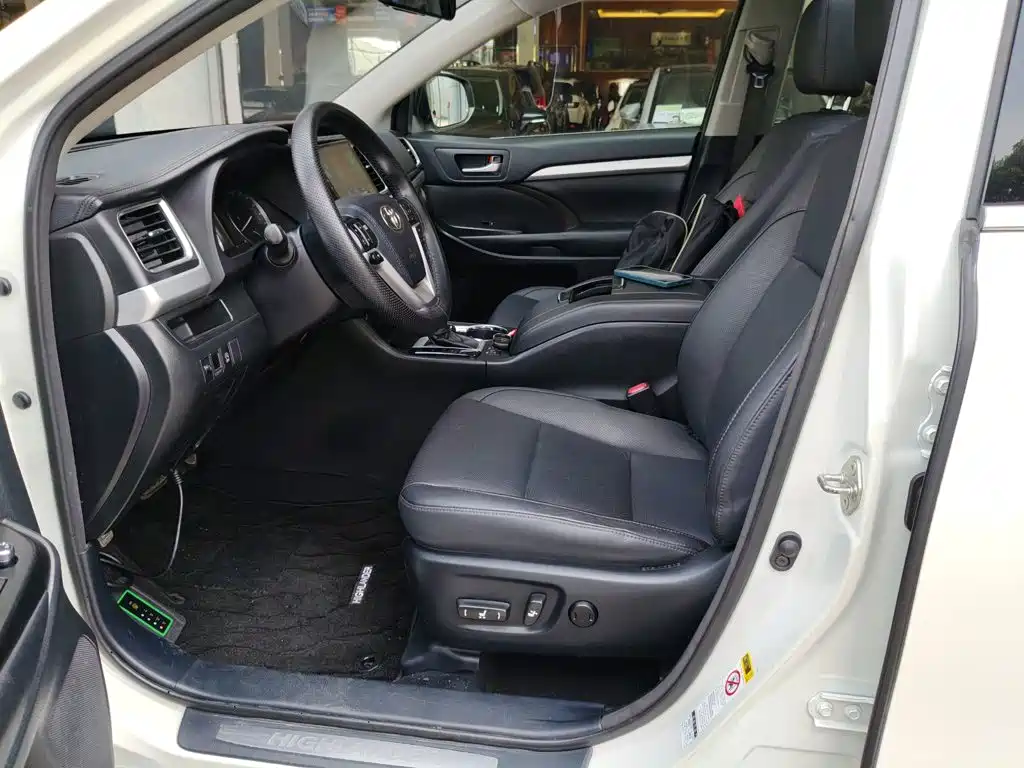 Toyota Highlander 2017 2.0T Luxury 7 мест