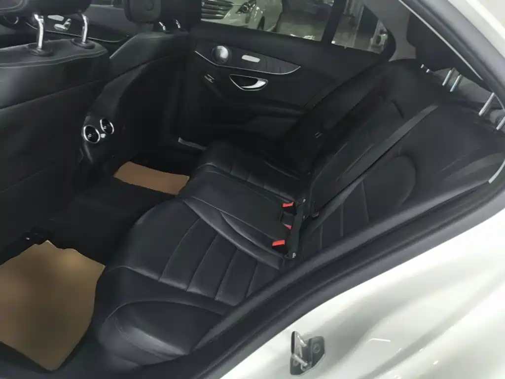 Mercedes-Benz C-Class — миниатюра 17