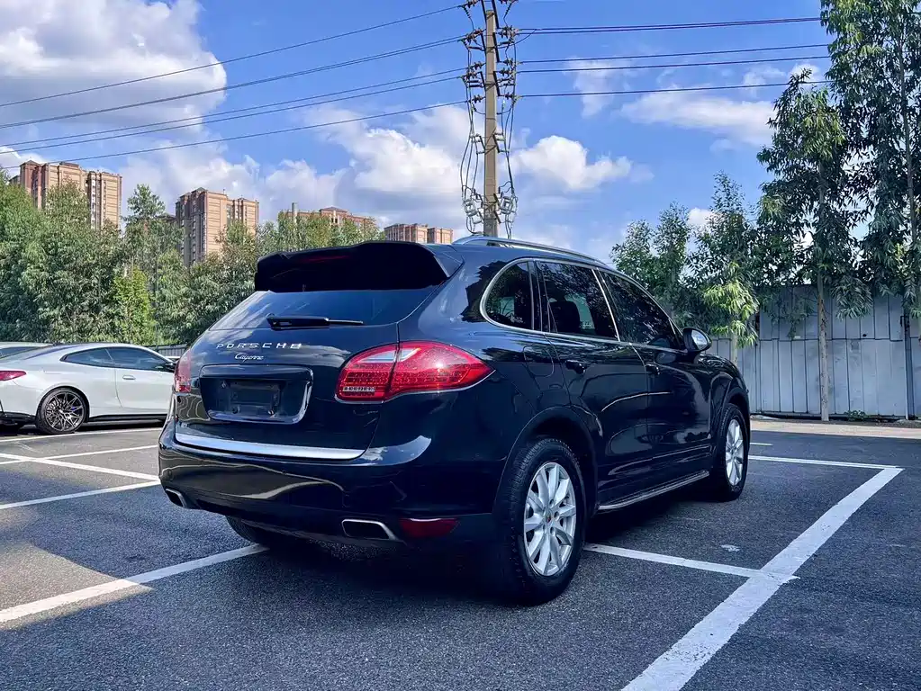 Porsche Cayenne — миниатюра 4