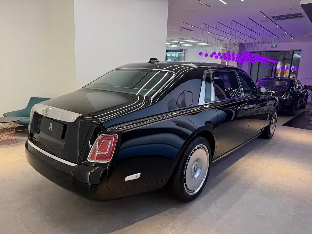Rolls-Royce Phantom — миниатюра 5