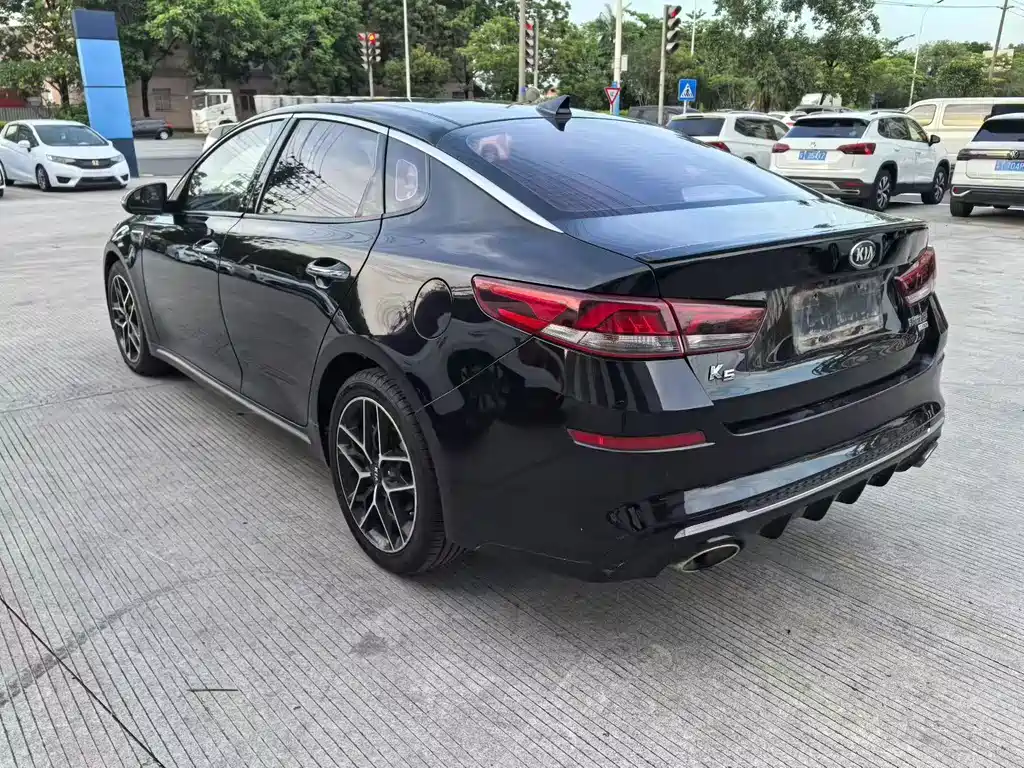 Kia K5 - фото 6