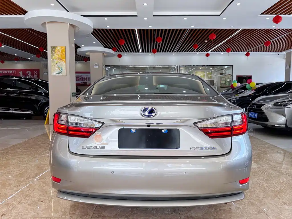 Lexus ES — миниатюра 5