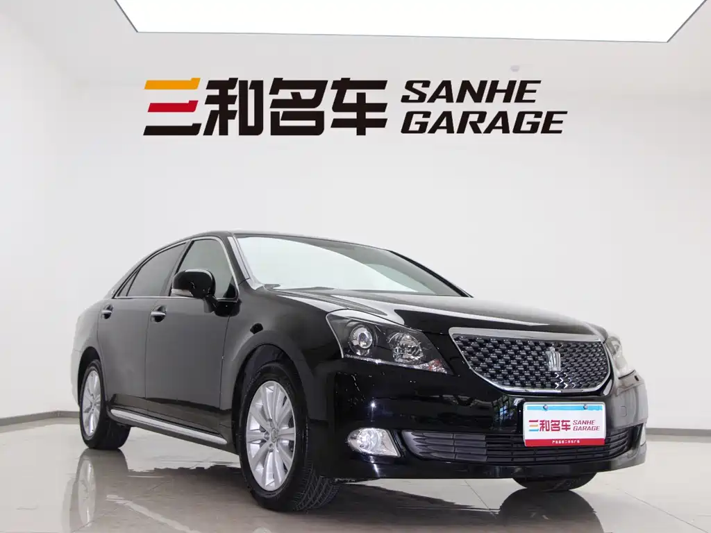 Toyota Crown — миниатюра 3