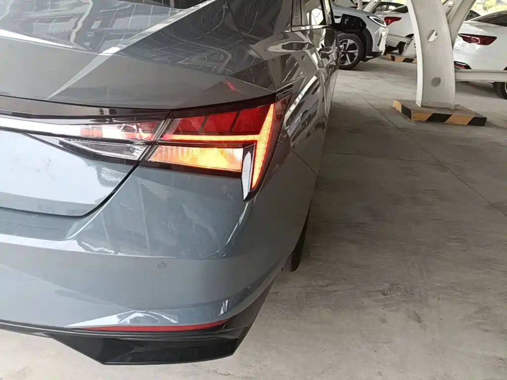 Hyundai Elantra 2021 1.5L CVT LUX Luxury