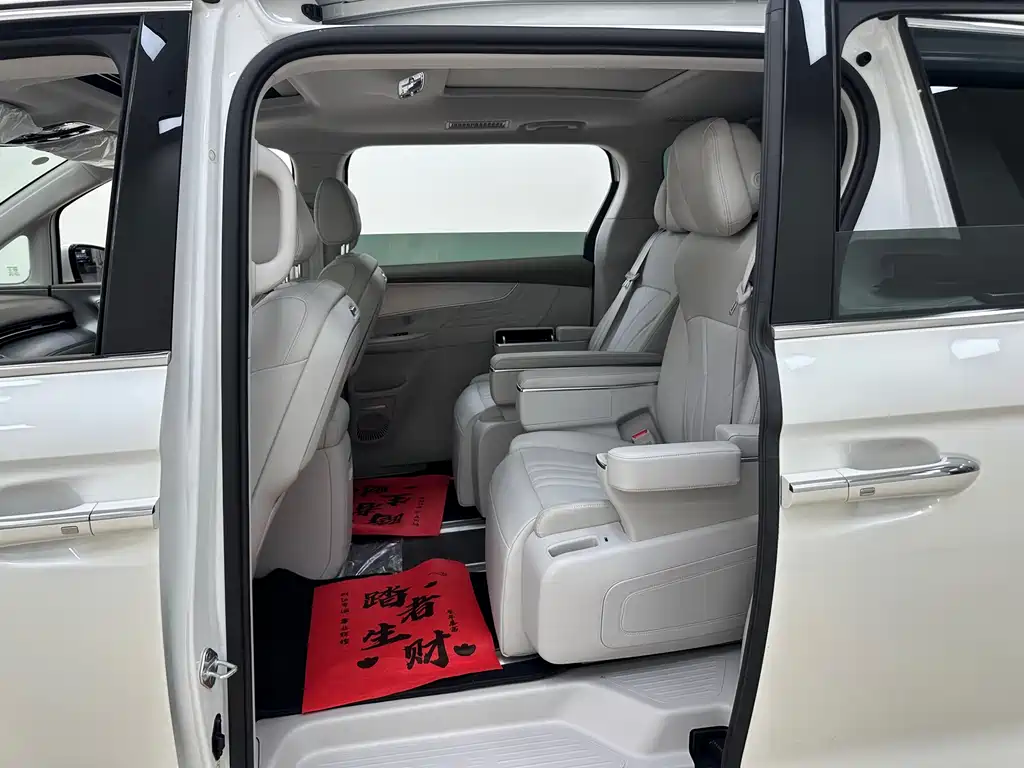 Roewe iMAX8 New Energy — миниатюра 16