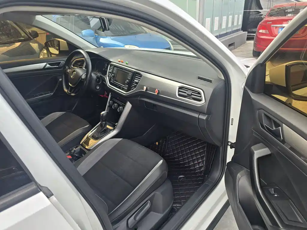 Volkswagen T-Roc — миниатюра 7