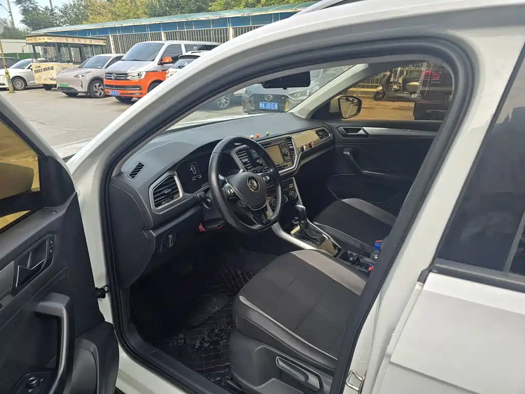 Volkswagen T-Roc — миниатюра 9