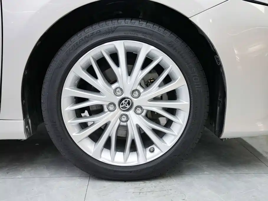 Toyota Camry — миниатюра 4