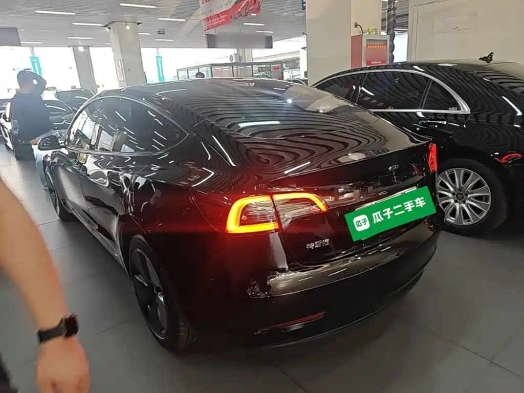 Tesla Model 3 — миниатюра 5
