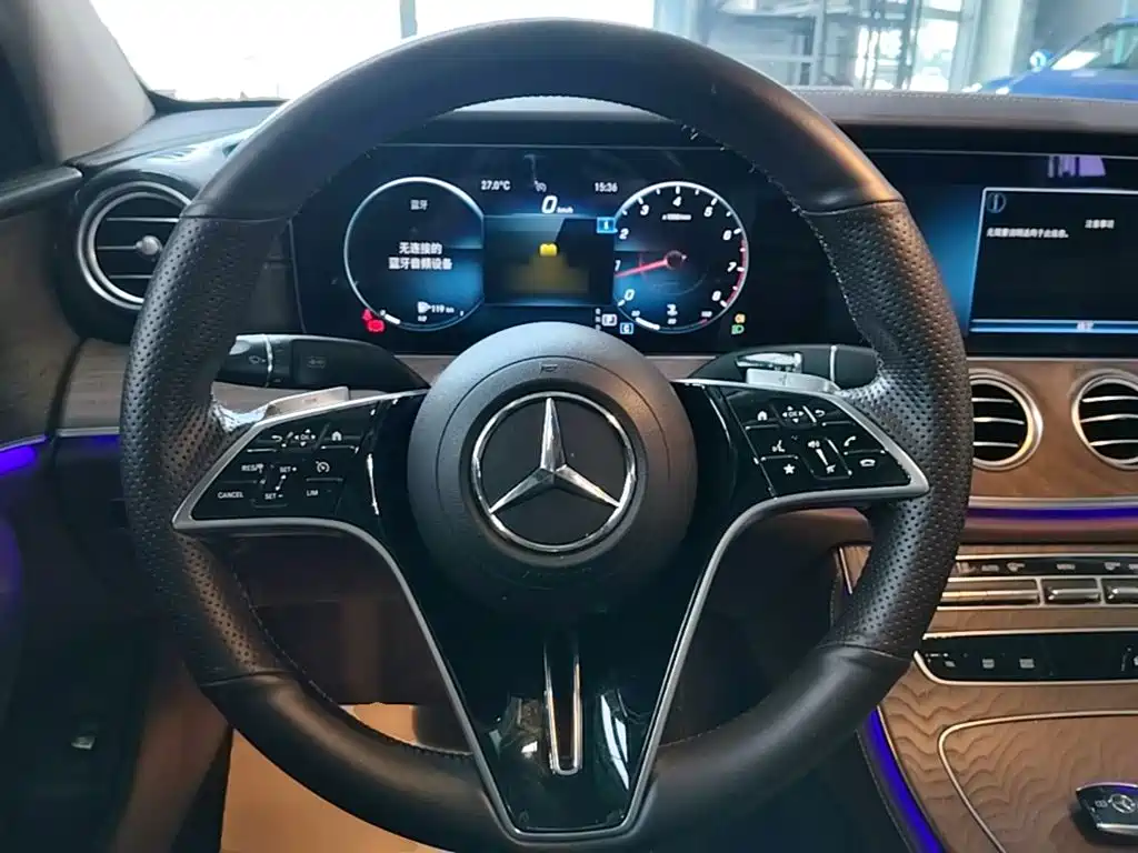 Mercedes-Benz E-Class — миниатюра 11