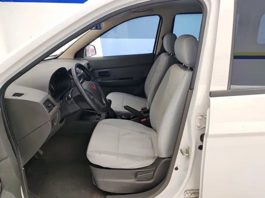 Wuling Hongguang — миниатюра 9