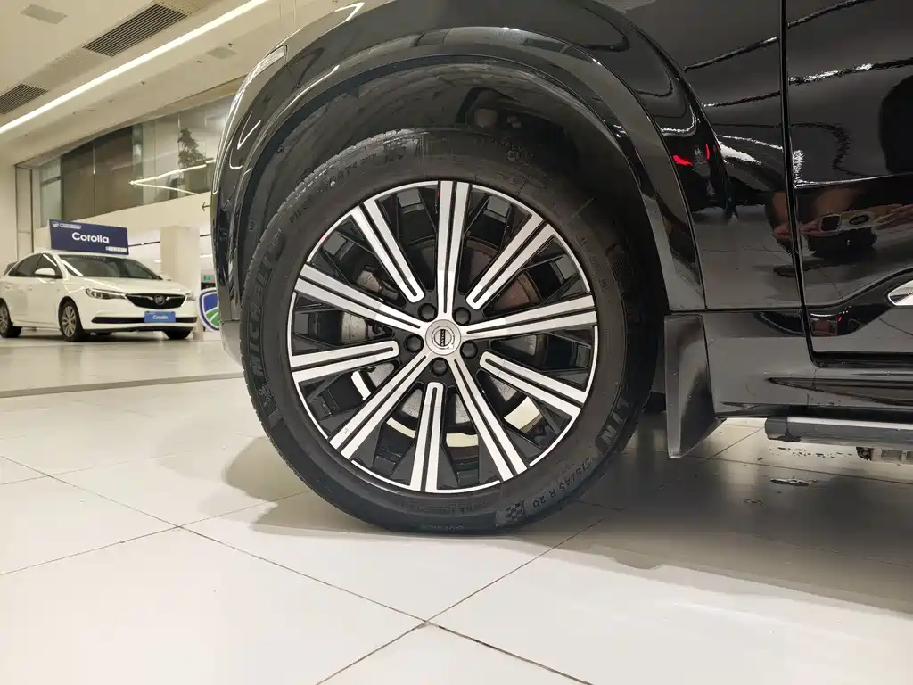 Volvo XC90 — миниатюра 14