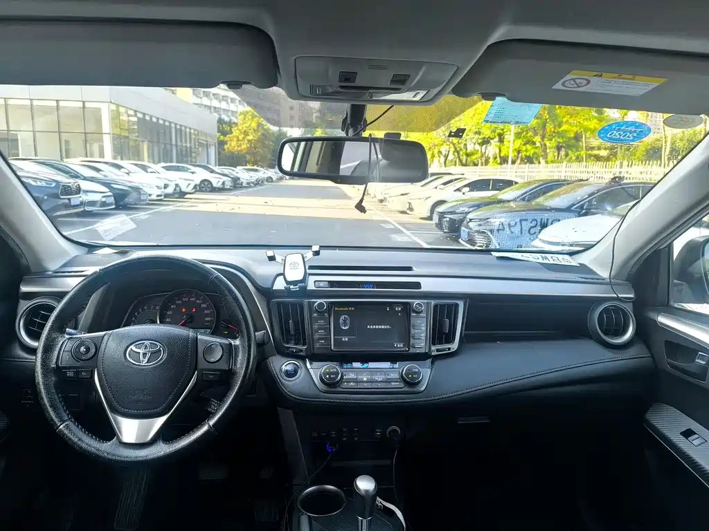 Toyota RAV4 2015 2.5L AT Elite