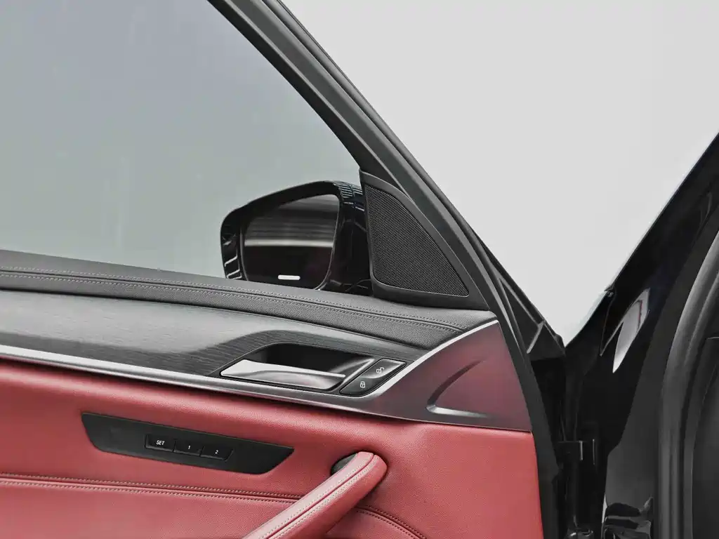 BMW 5 Series — миниатюра 6