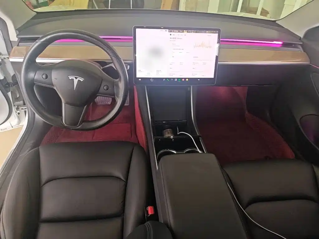 Tesla Model 3 — миниатюра 10