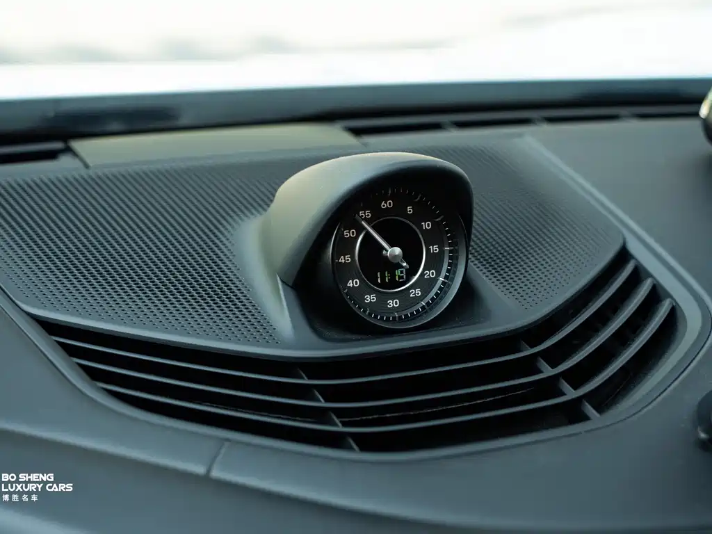 Porsche Taycan — миниатюра 15