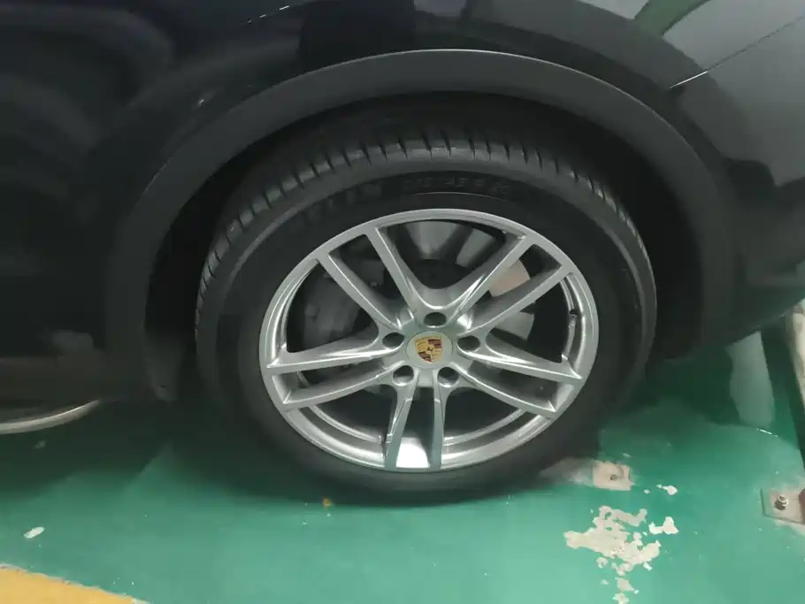 Porsche Cayenne — миниатюра 6