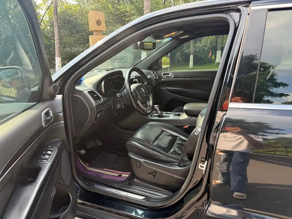 Jeep Grand Cherokee (Import) — миниатюра 9