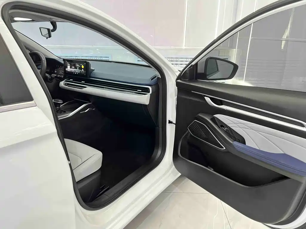 GEELY AUTOMOBILE EMGRAND