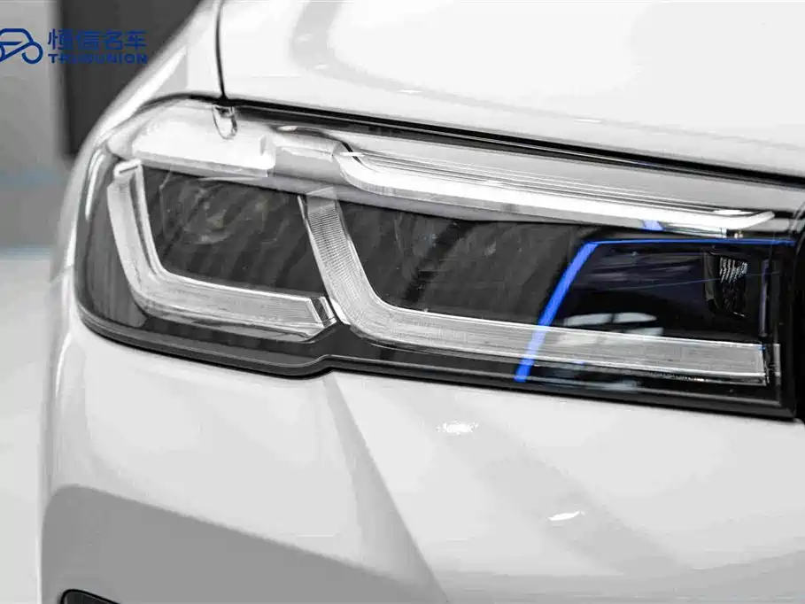 BMW 5 Series — миниатюра 10