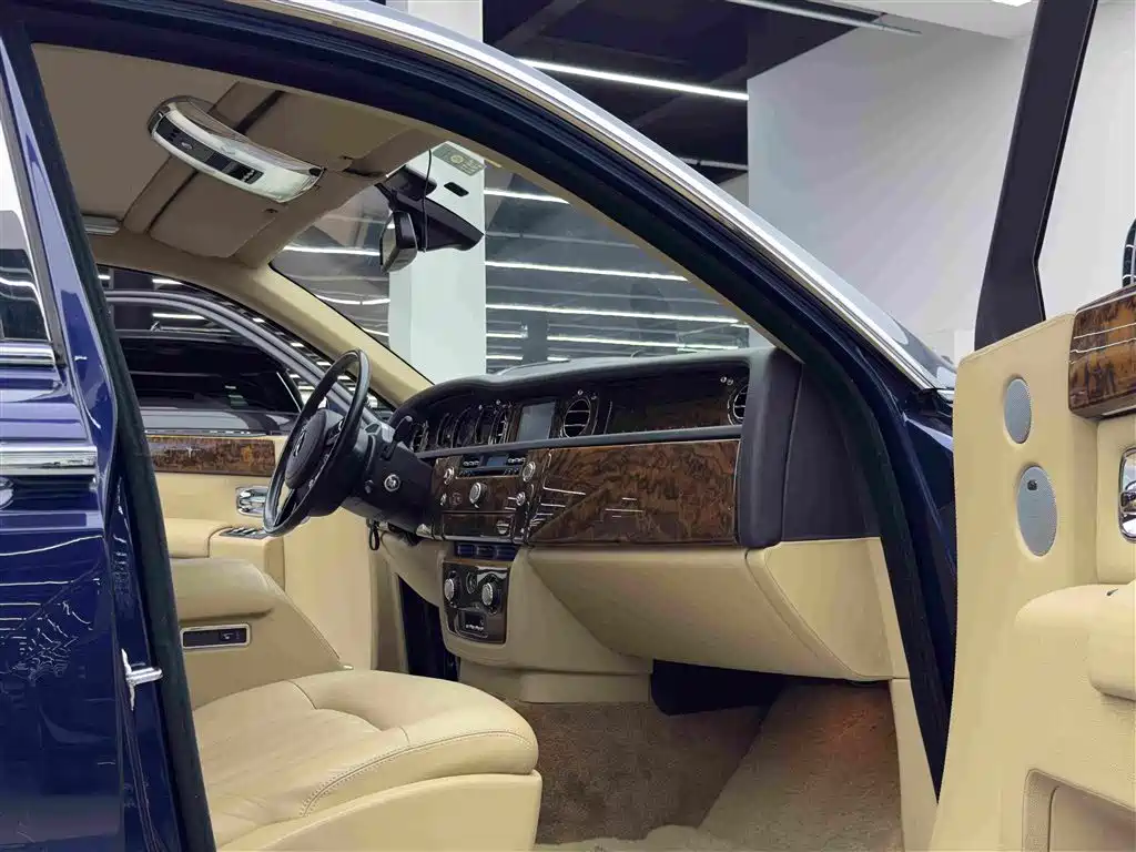 Rolls-Royce Phantom — миниатюра 11