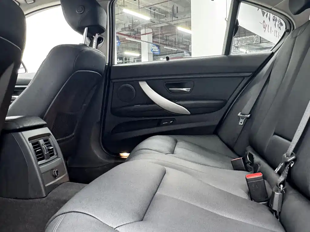 BMW 3 Series — миниатюра 8