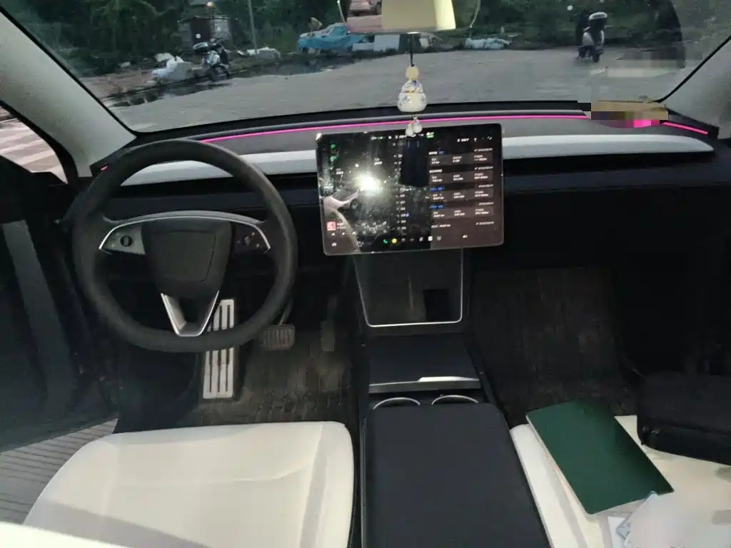 Tesla Model Y — миниатюра 13