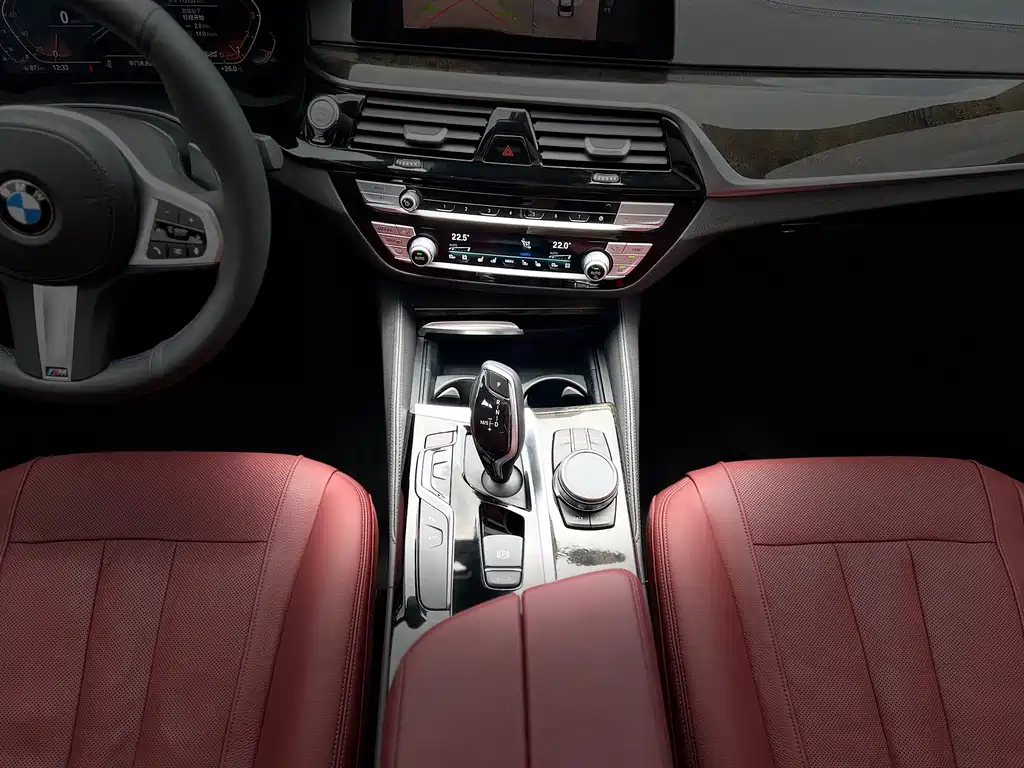 BMW 5 Series — миниатюра 10