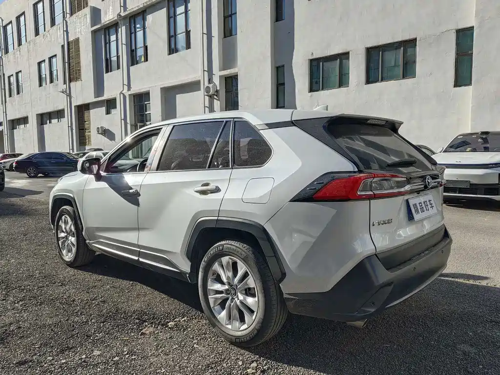 Toyota Wildlander — миниатюра 6