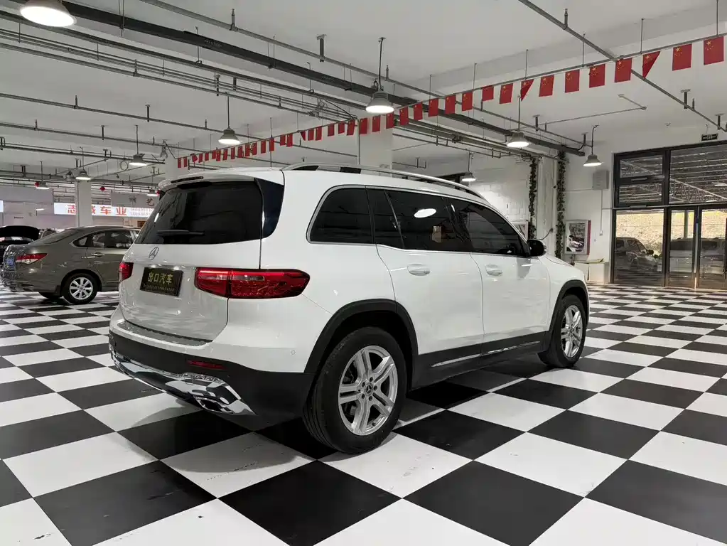 Mercedes-Benz GLB — миниатюра 7