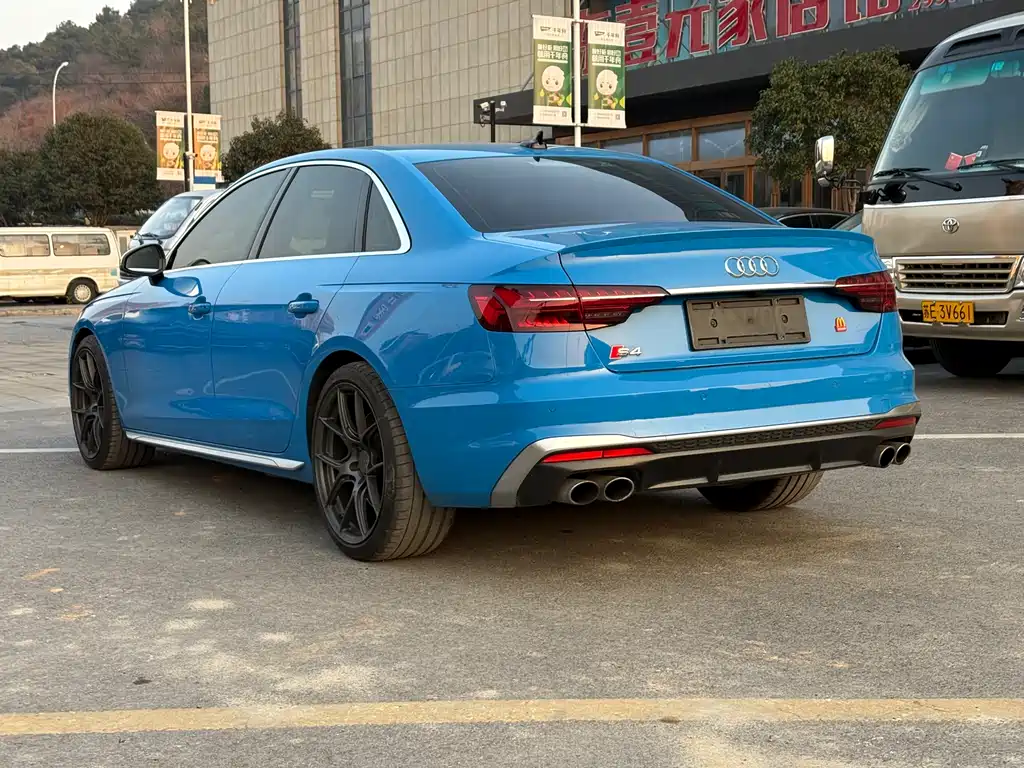 AUDI S4