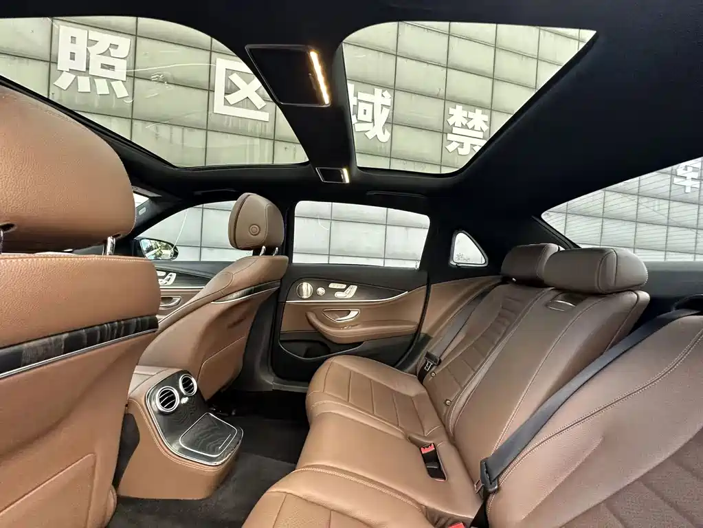 Mercedes-Benz E-Class — миниатюра 10