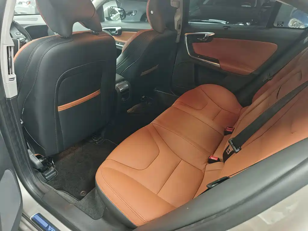 Volvo S60 — миниатюра 5