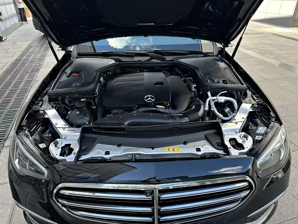 Mercedes-Benz E-Class — миниатюра 36