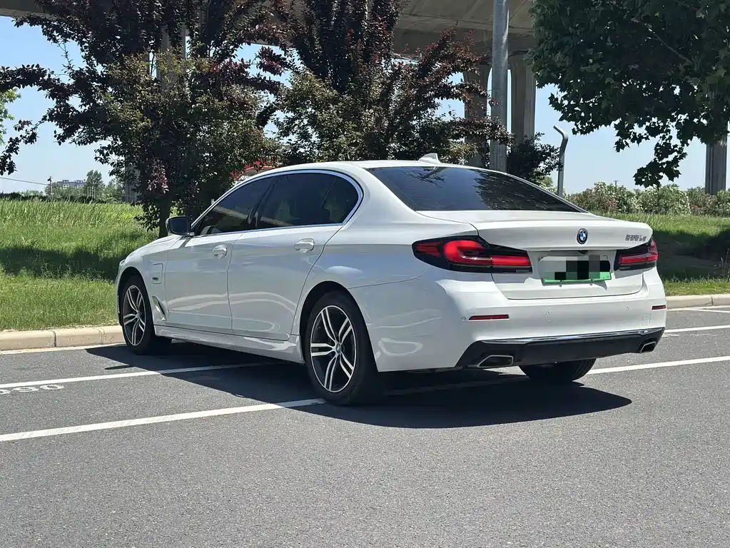 BMW 5 Series New Energy — миниатюра 5