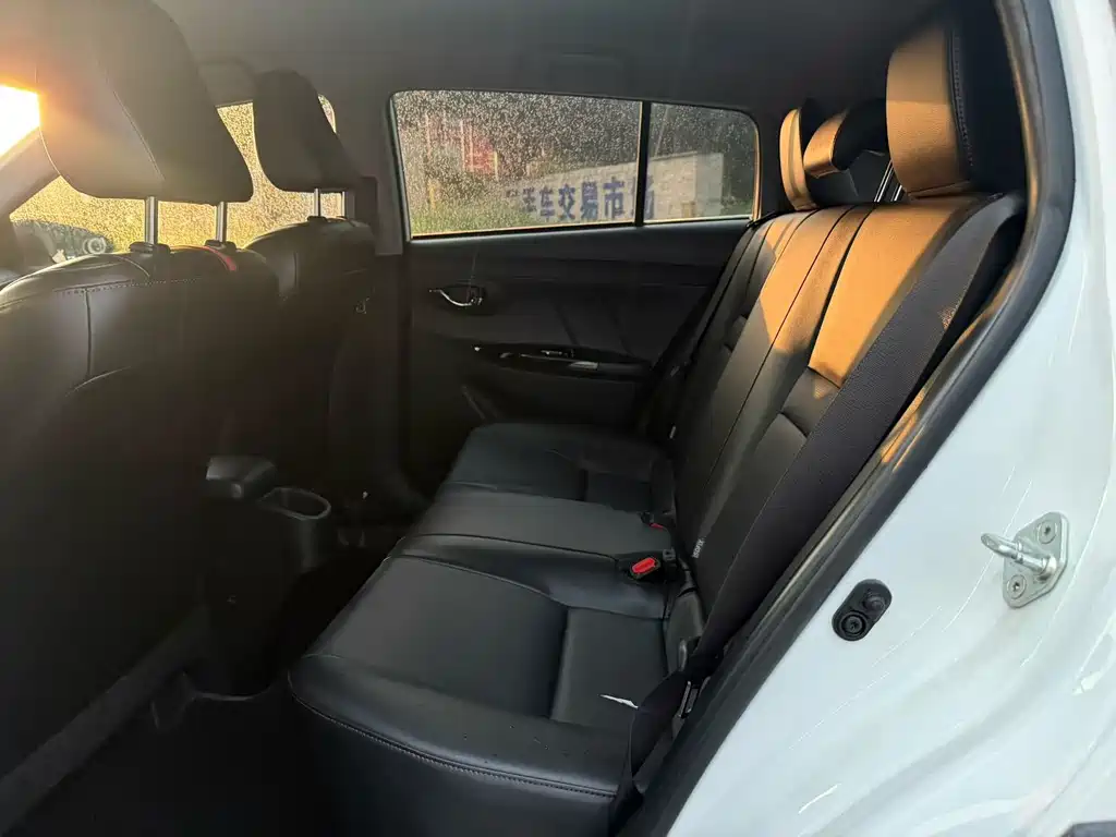 Toyota Yaris L — миниатюра 8
