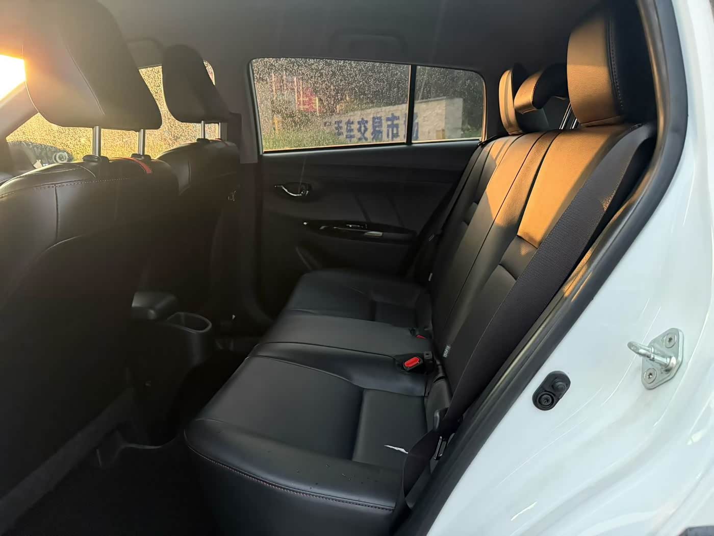 Toyota YARiS L Zhi Xuan 1.5 л 2022 г. Белый, пробег 30000 км