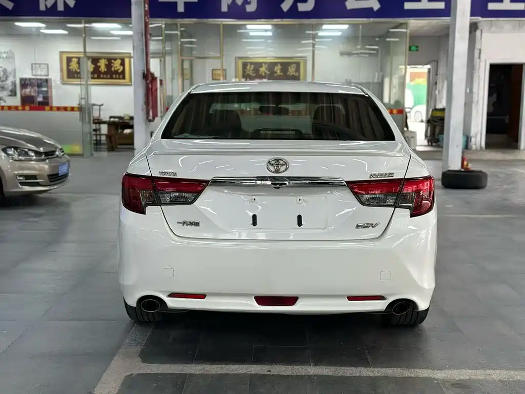 Toyota Reiz — миниатюра 8