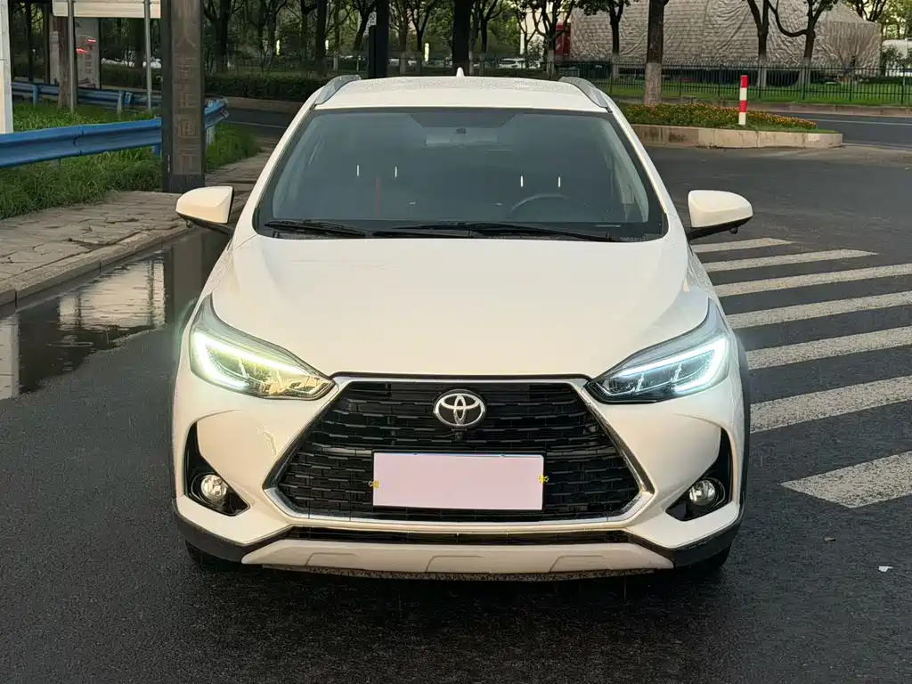 Toyota Yaris L — миниатюра 2