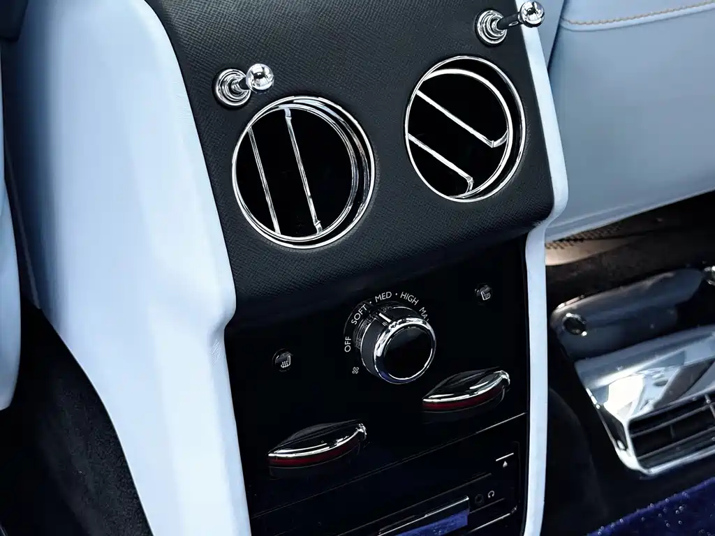 Rolls-Royce Cullinan — миниатюра 30