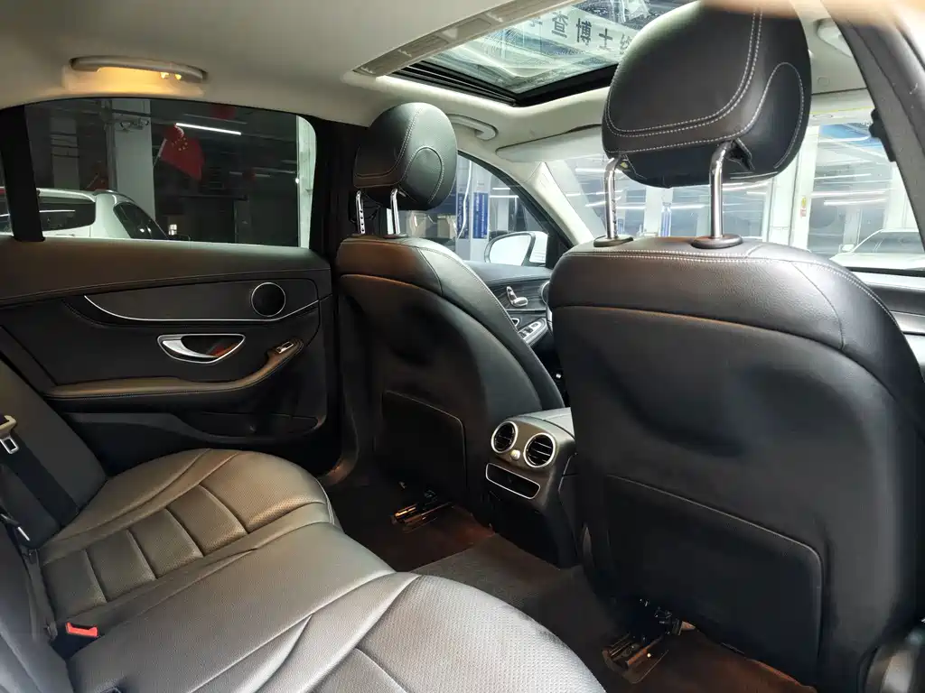 Mercedes-Benz C-Class — миниатюра 11