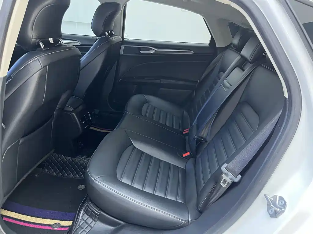 Ford Mondeo — миниатюра 7