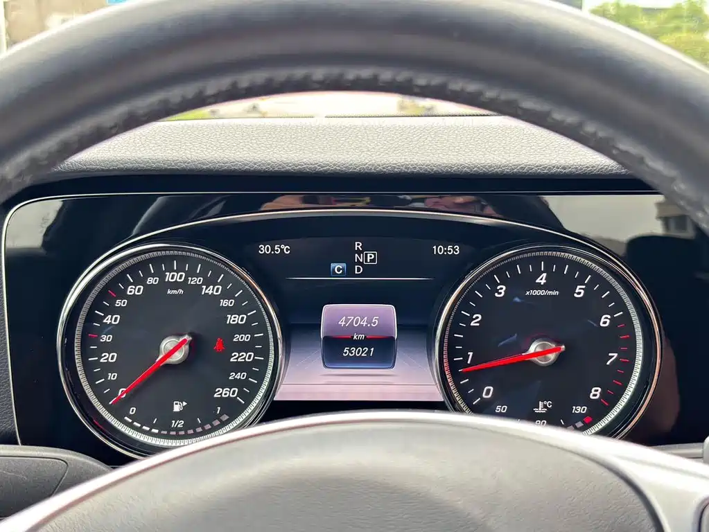 Mercedes-Benz E-Class — миниатюра 6