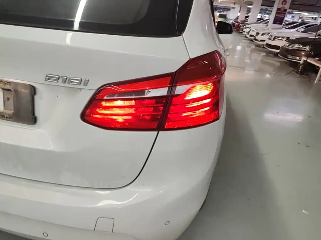 BMW 2 Series Active Tourer — миниатюра 8